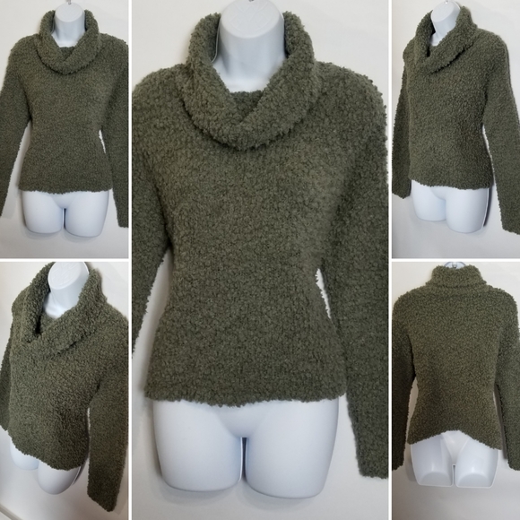 Sweaters - Turtleneck Pullover Sweater